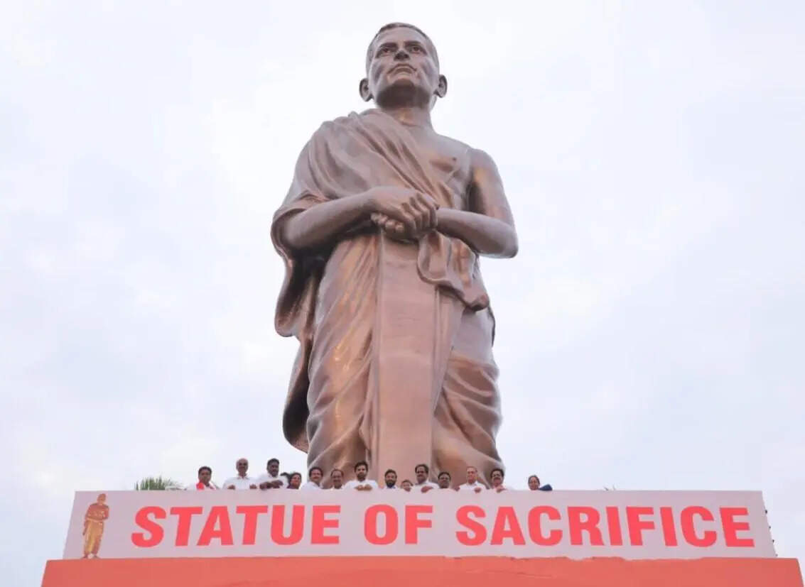 statue of sacrifice-Amaravati.jpg