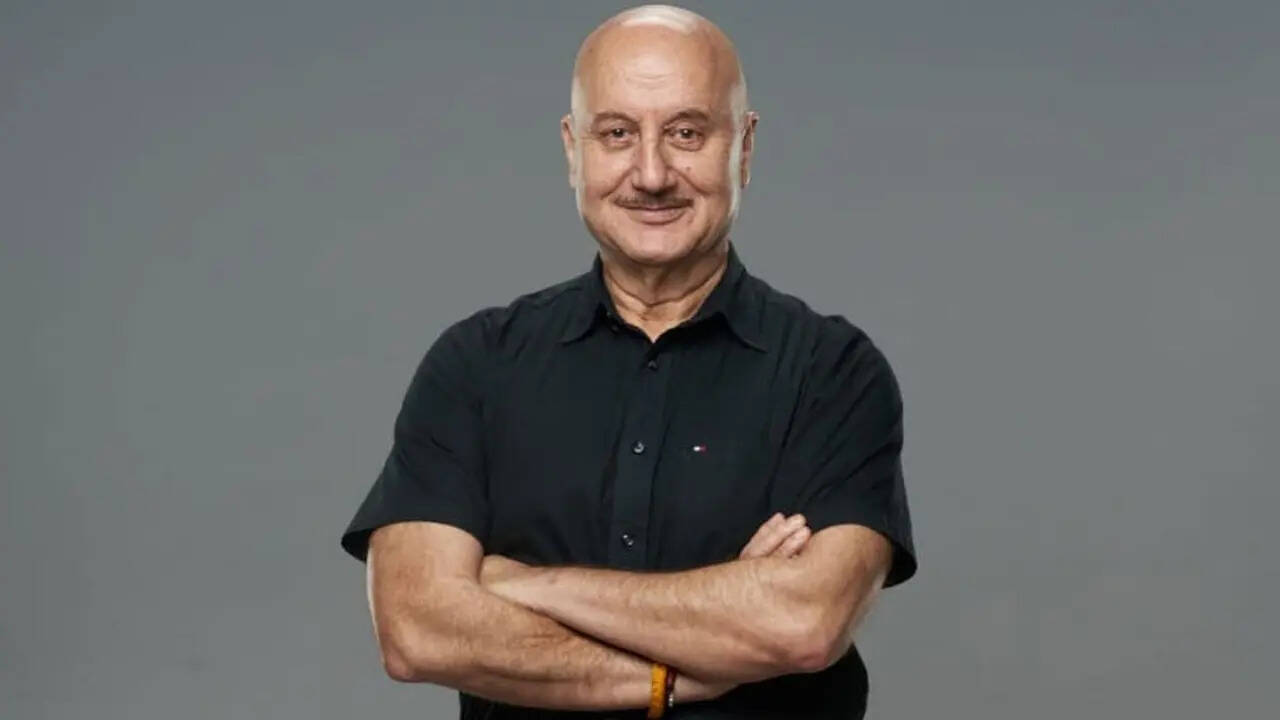 Anupam Kher recalls shooting 'Dil' and 'Beta' at Mannat; Actor says he knew every inch of Shah Rukh Khan's home