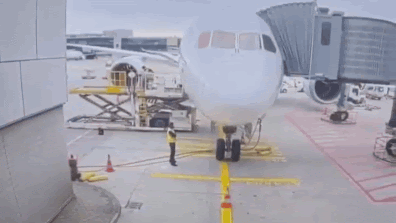 Watch: Plane’s landing gear collapses on runway in Germany; several hurt
