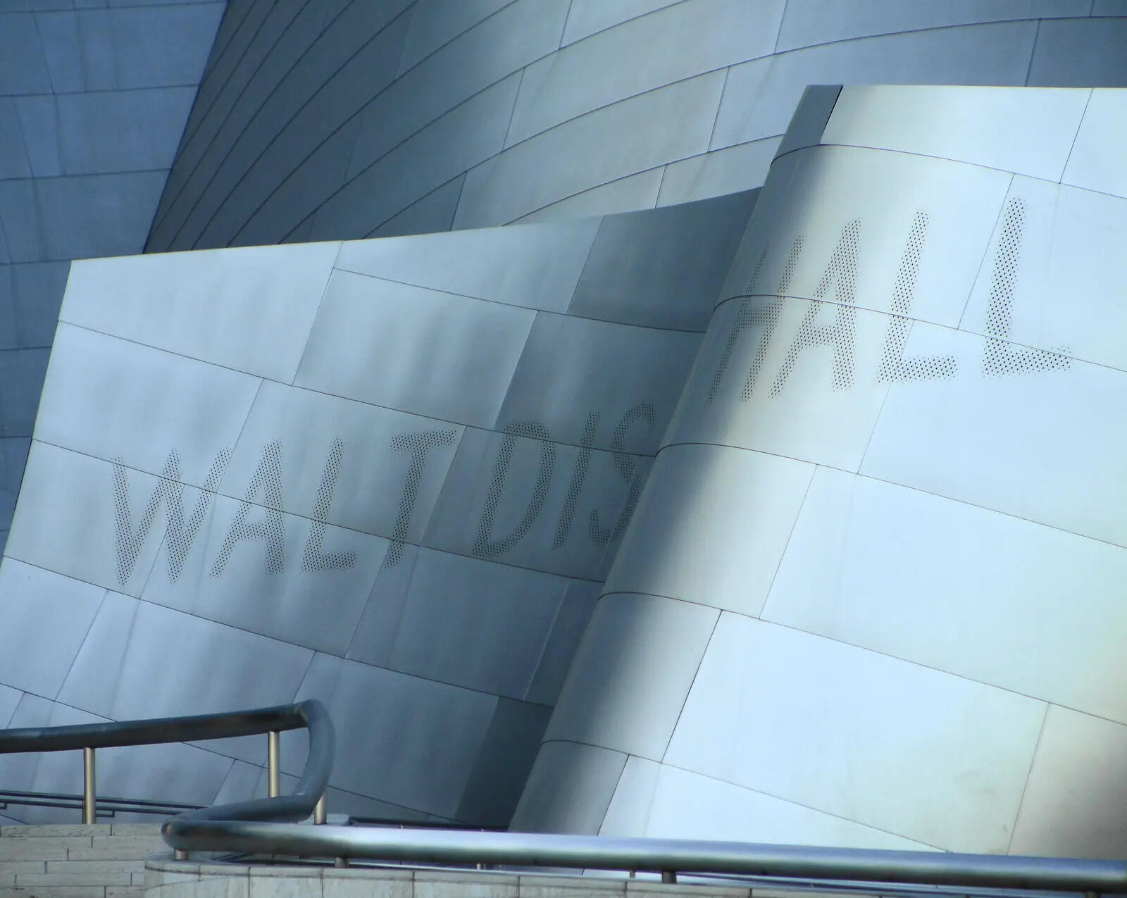 Walt_Disney_Concert_Hall_Logo.