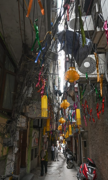 Tangled wires criss-cross across Hauz Rani's lane. Photo credit: Jatin Surya Kumar/TNN