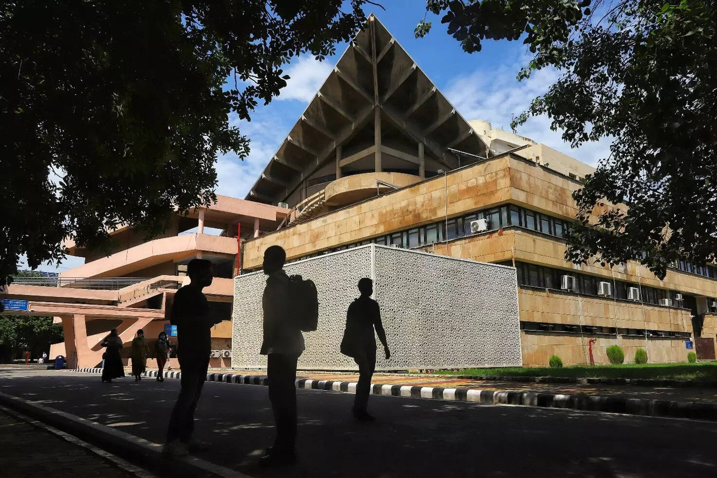 IIT Delhi joins hands with 18 NITs, opens direct MTech, MS, and PhD pathway for top students