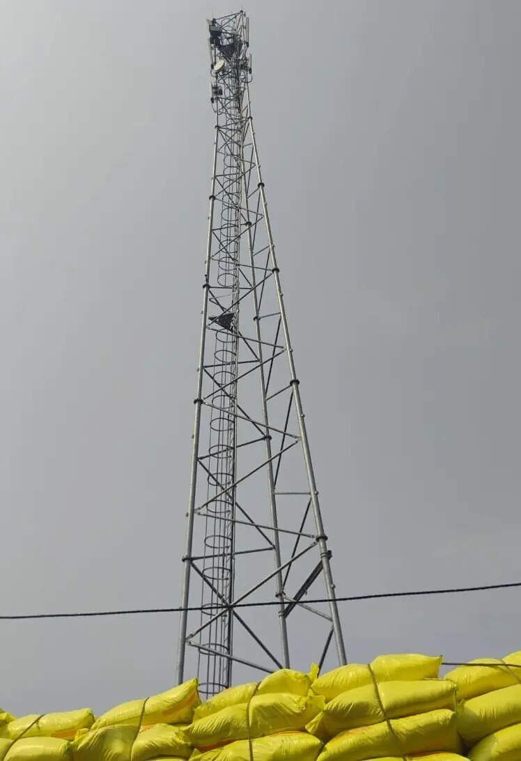 e30bec17-71f1-4739-a9cf-36bb0f5035e3_Vikas_Kumar_on_85_feet_high_tower.Vishvendu_Jaipuriar.jpg