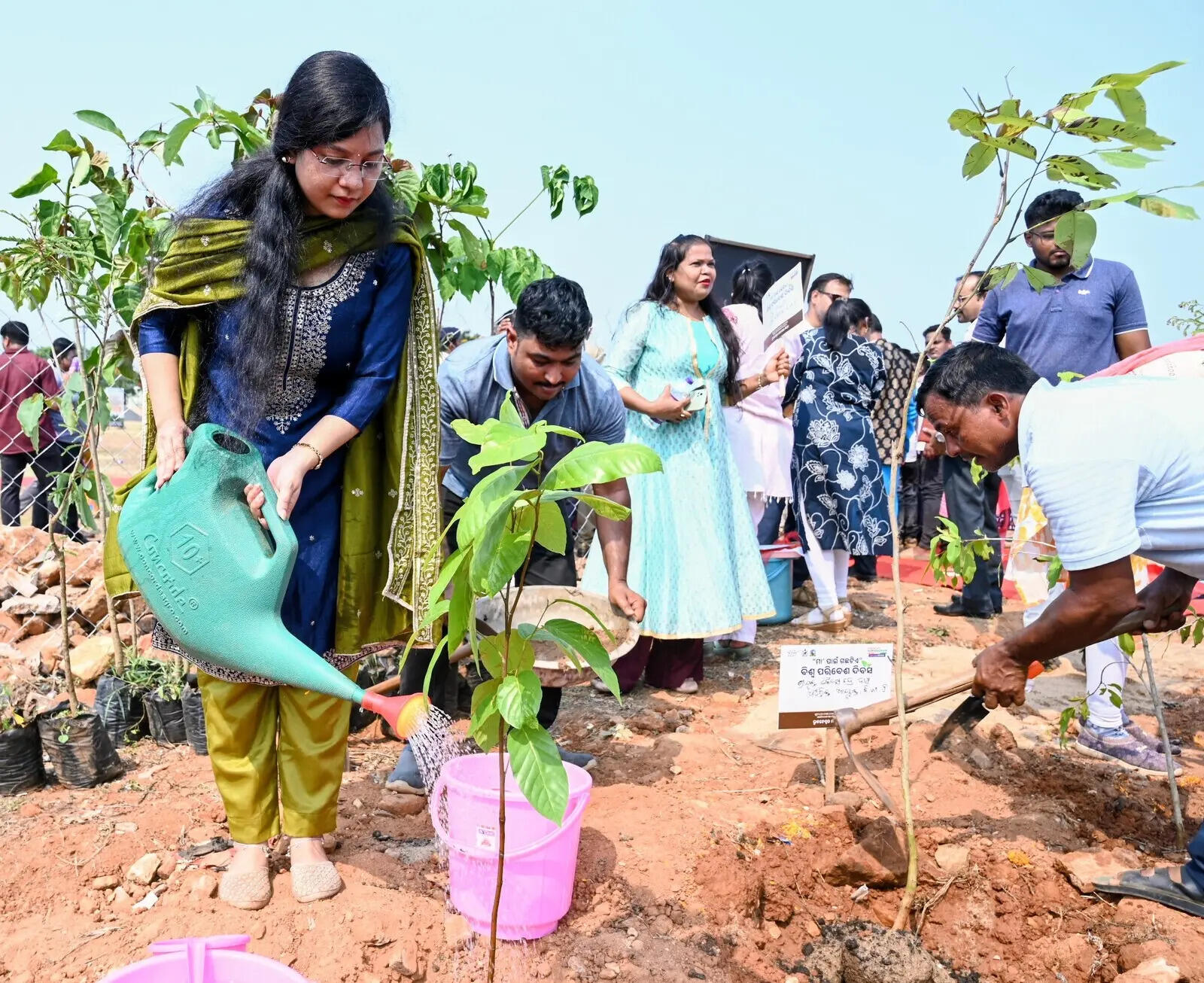 e2d65f82-fd2d-4e2d-8ce6-e970853fb145_Photo05_BHU_BMC_Miyawaki_plantation_drive_at_Hatisuni_in_Salia_Sahi_slum9.JPG