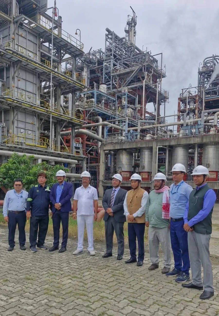 3deb8f32-67e8-4722-8c66-f574daa02f02_APL_Plant_Visit_Bangladesh_envoy.jpg