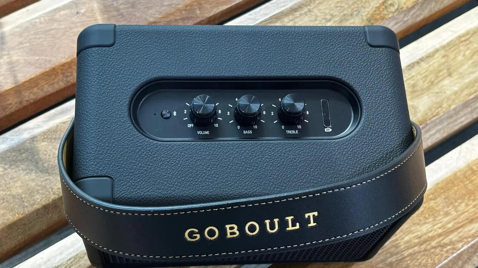 Audio control knobs and battery indicator