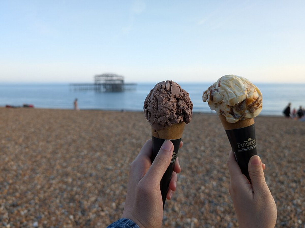 Image of 2 ice cream cones