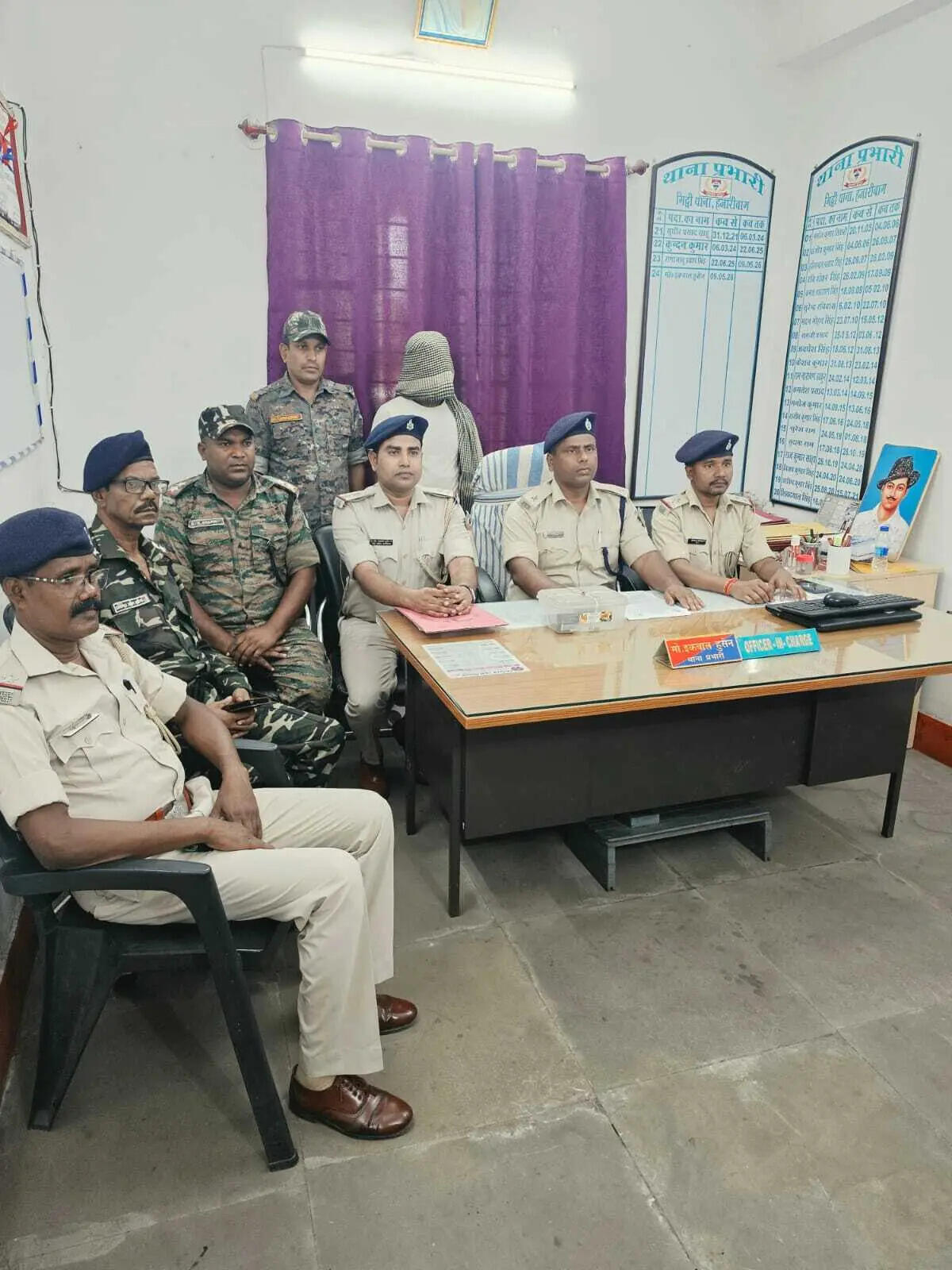 764ade8d-8847-4118-8ae0-a94a8aaaad74_Police_officials_with_arrested_member_of_notorious_Rahul_Dubey_gang.Vishvendu_Jaipuriar.jpg