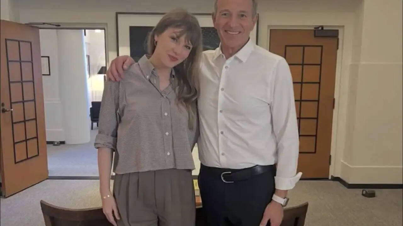 A classy shirt and pants combo can help you through a busy day with style