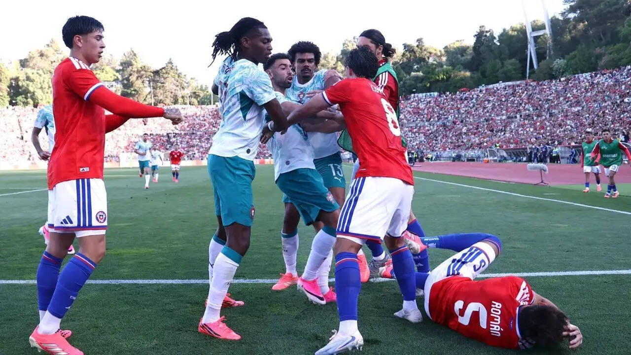 Tempers flared as Rafael Leão clashed with Chile opponent Felipe Faundez