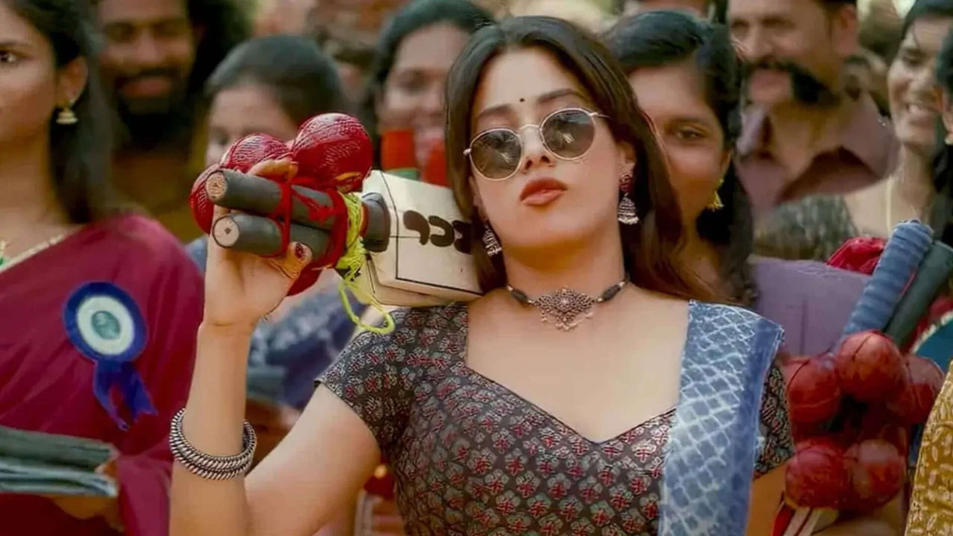 Janhvi's make-up artist DEFENDS her amid 'Peddi' row