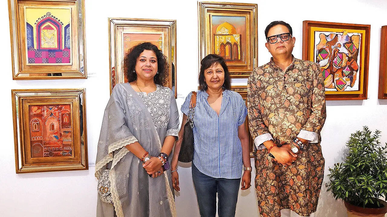(L-R) Manjari Mishra, Madhuri Halwasiya & Yatindra Mishra