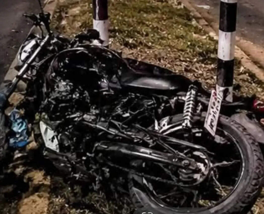 85aeea24-cf54-44f5-aef7-77fa1a416901_Damaged_bike._Vishvendu_Jaipuriar.jpg