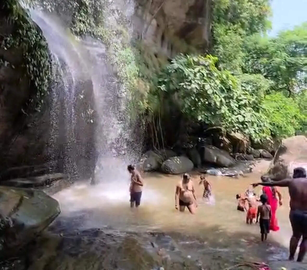 88539fd1-37c3-46f3-9f7f-2a9cc687747c_Bokaro_tourist_destination_lugu_hill_and_charchari_waterfall_1.jpeg