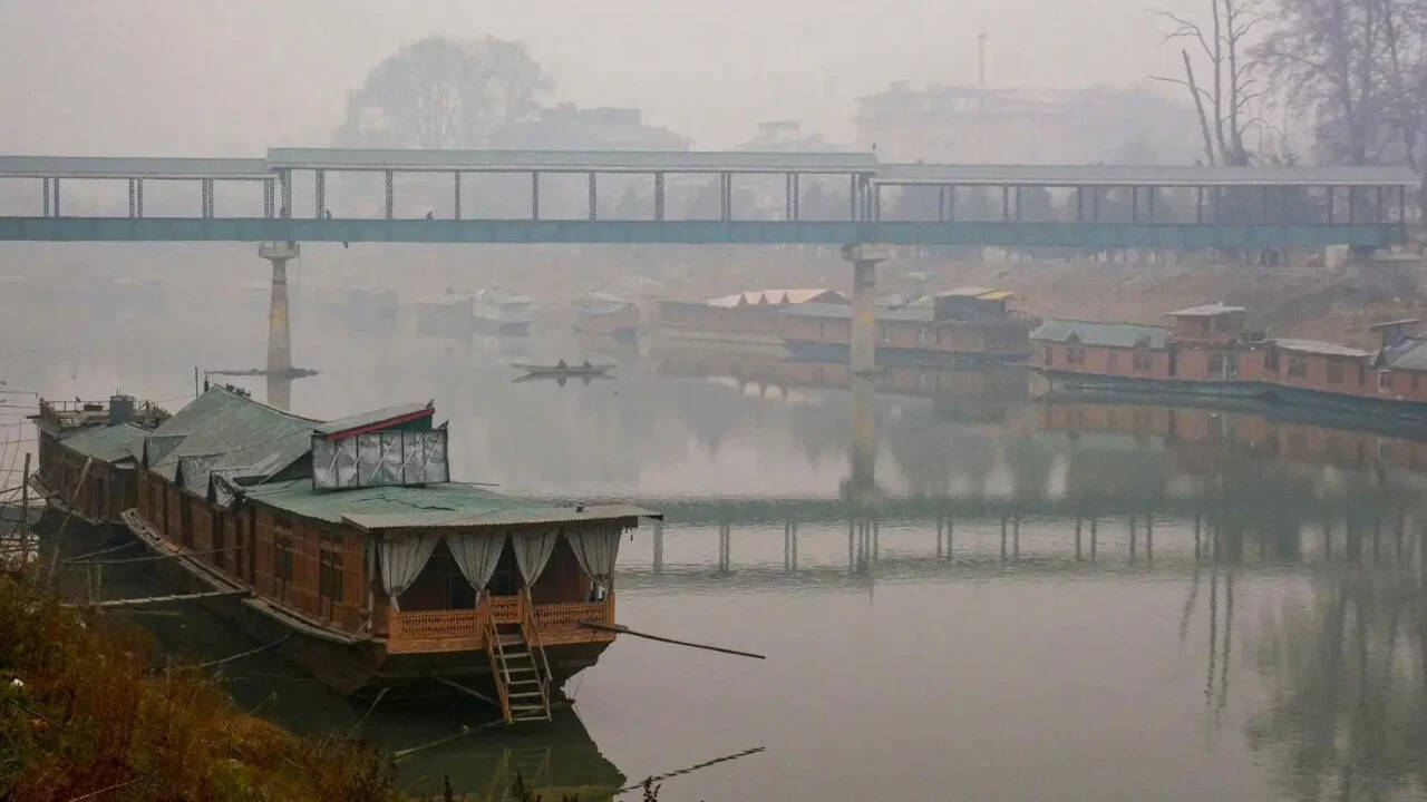 Jhelum houseboat owners fear water transport plan may damage Srinagar’s river heritage