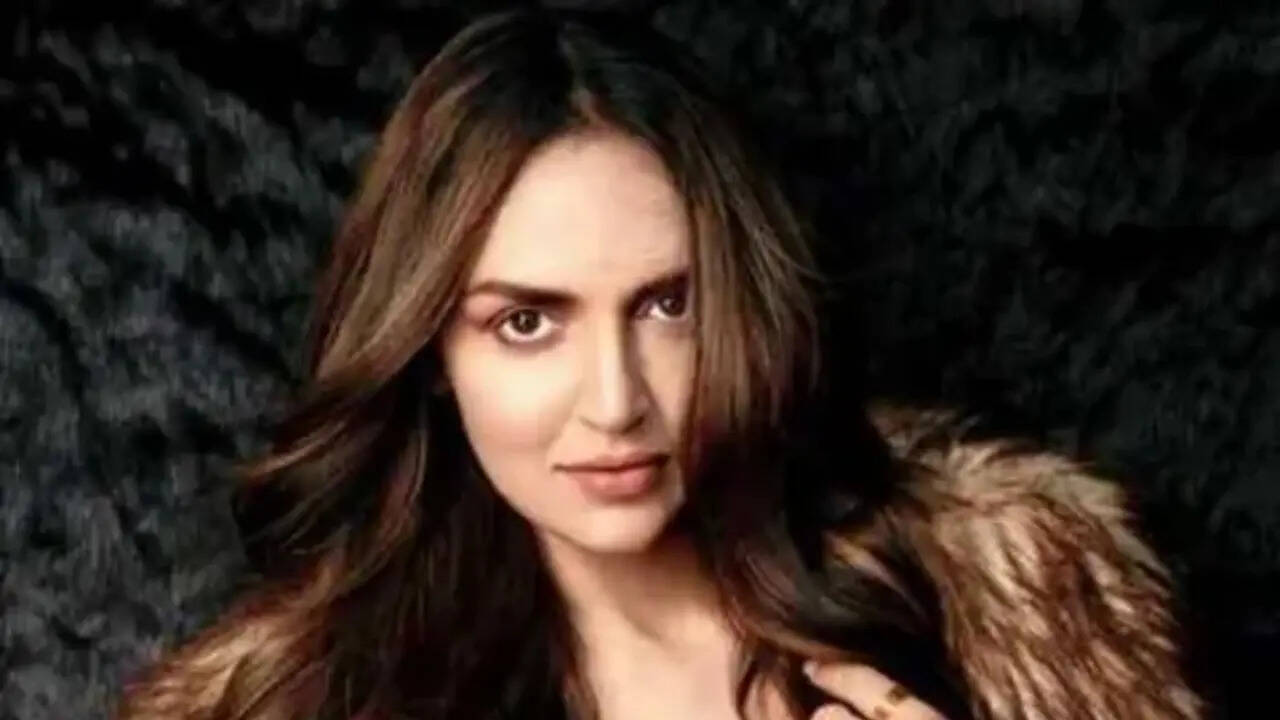 Esha Deol set to return to the big screen with horror-comedy 'Ghunghat'