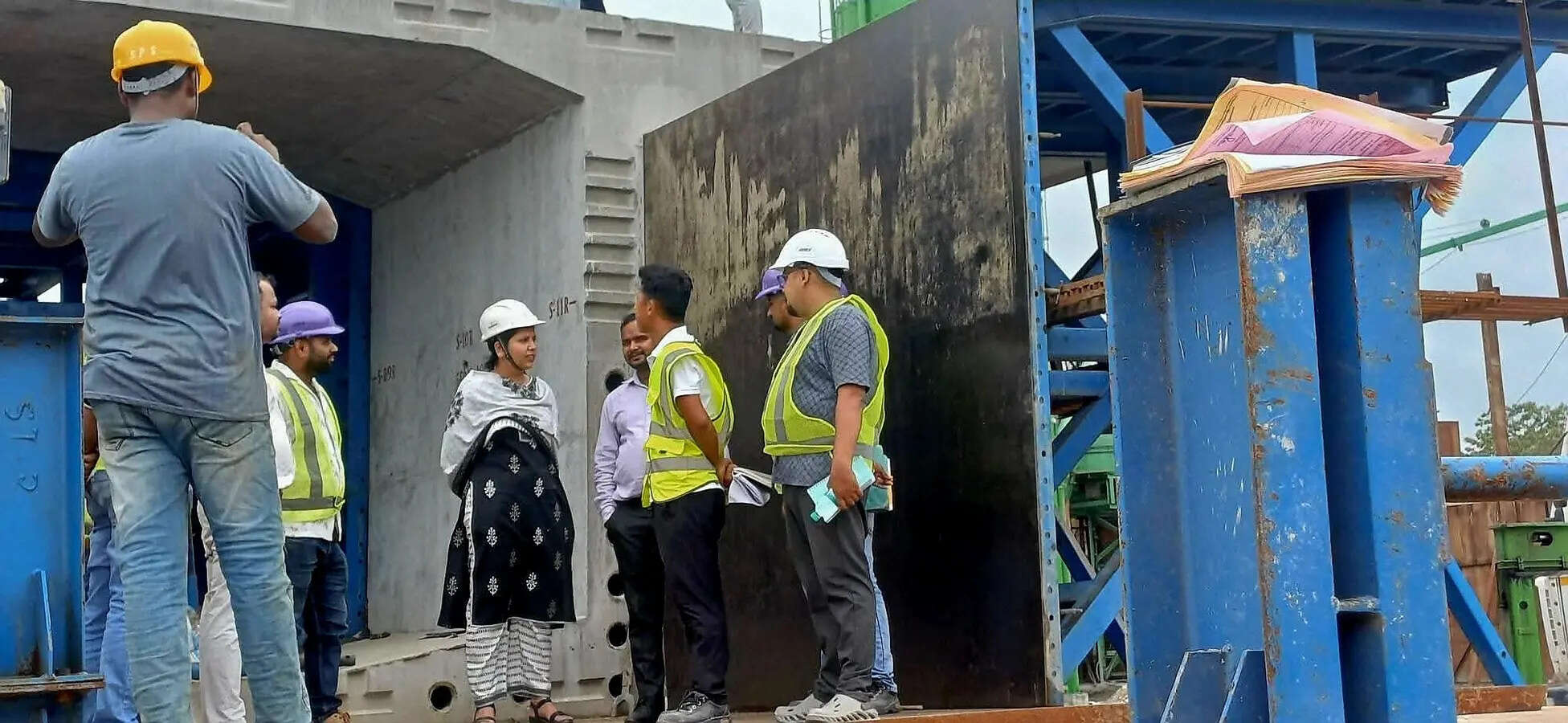 7a827326-337d-4fa4-89b0-3935e83ba87c_DC_Majuli_at_Bridge.jpg