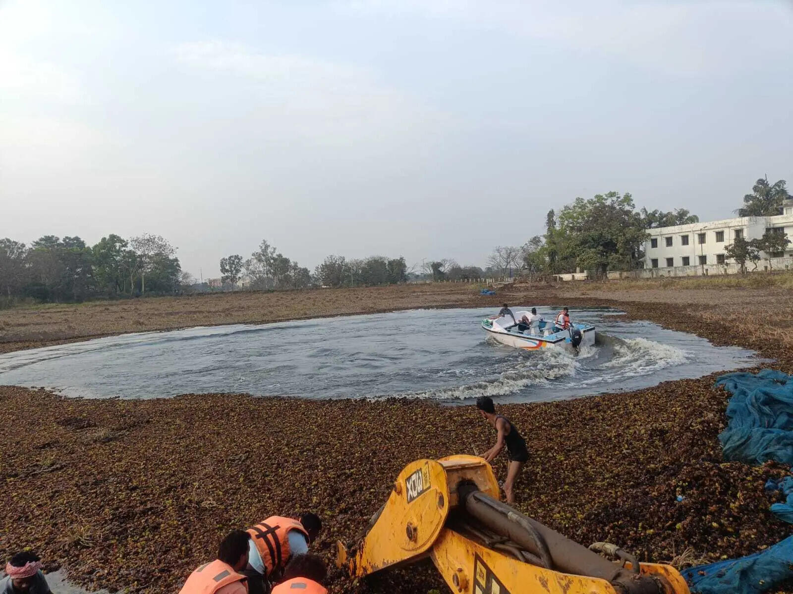 d804c5ba-fa75-4bb7-97e4-ff5bb9db67c6_BAU_Pond_cleaning.jpeg