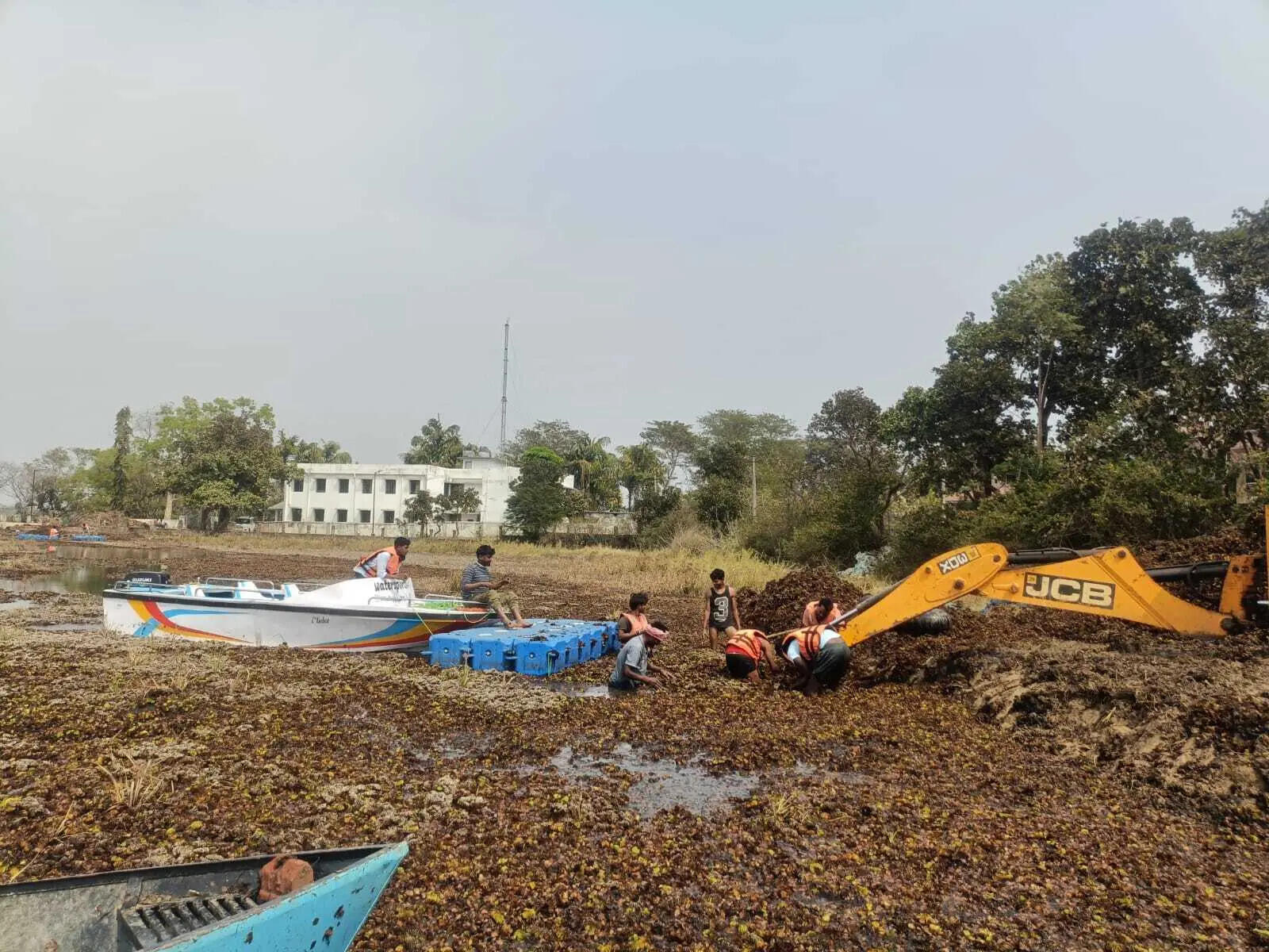 7c45ee2c-5f7b-479c-adcf-3111a39aee2b_BAU_pond_being_cleaned.jpeg