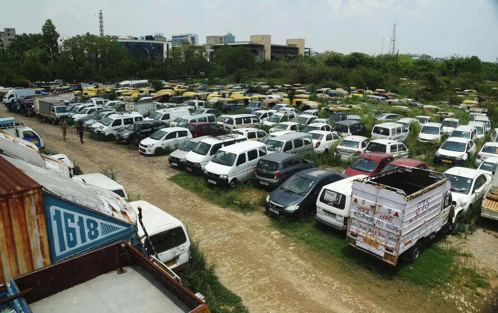 3Dumping center for overage vehicles in Sector 62D Park 3.jpg