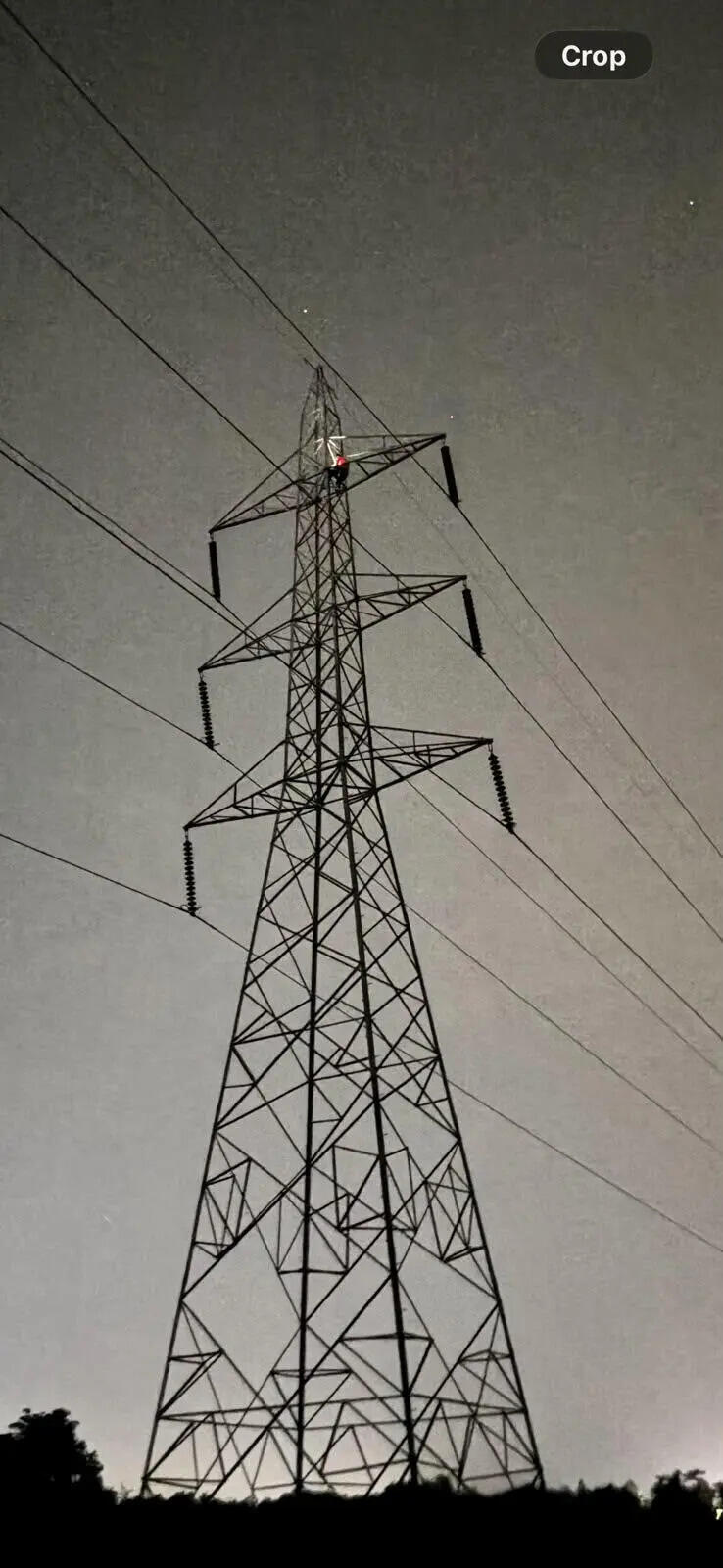 0aa8c4ef-db54-4f54-a2db-96b47d0c1e99_08BhuRourkela_photo_man_has_climbed_the_electric_pole.jpg