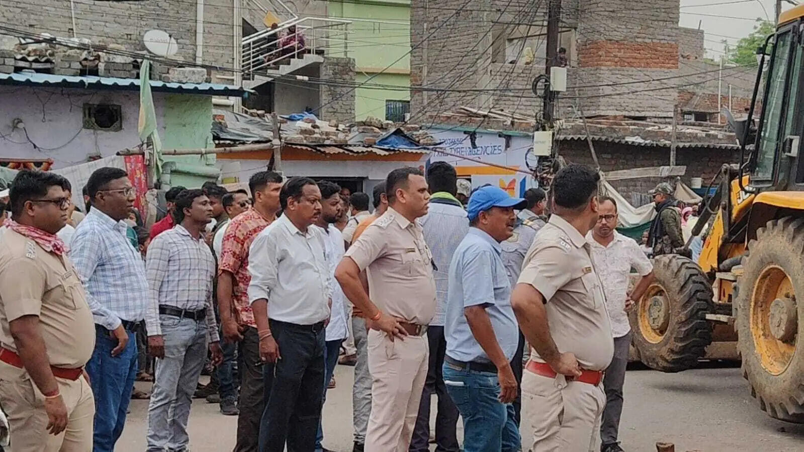 2ae59cbe-41b7-430b-b647-1cb34ca35775_08BhuRourkela_photo_houses_demolised_at_Meena_Pada.jpg