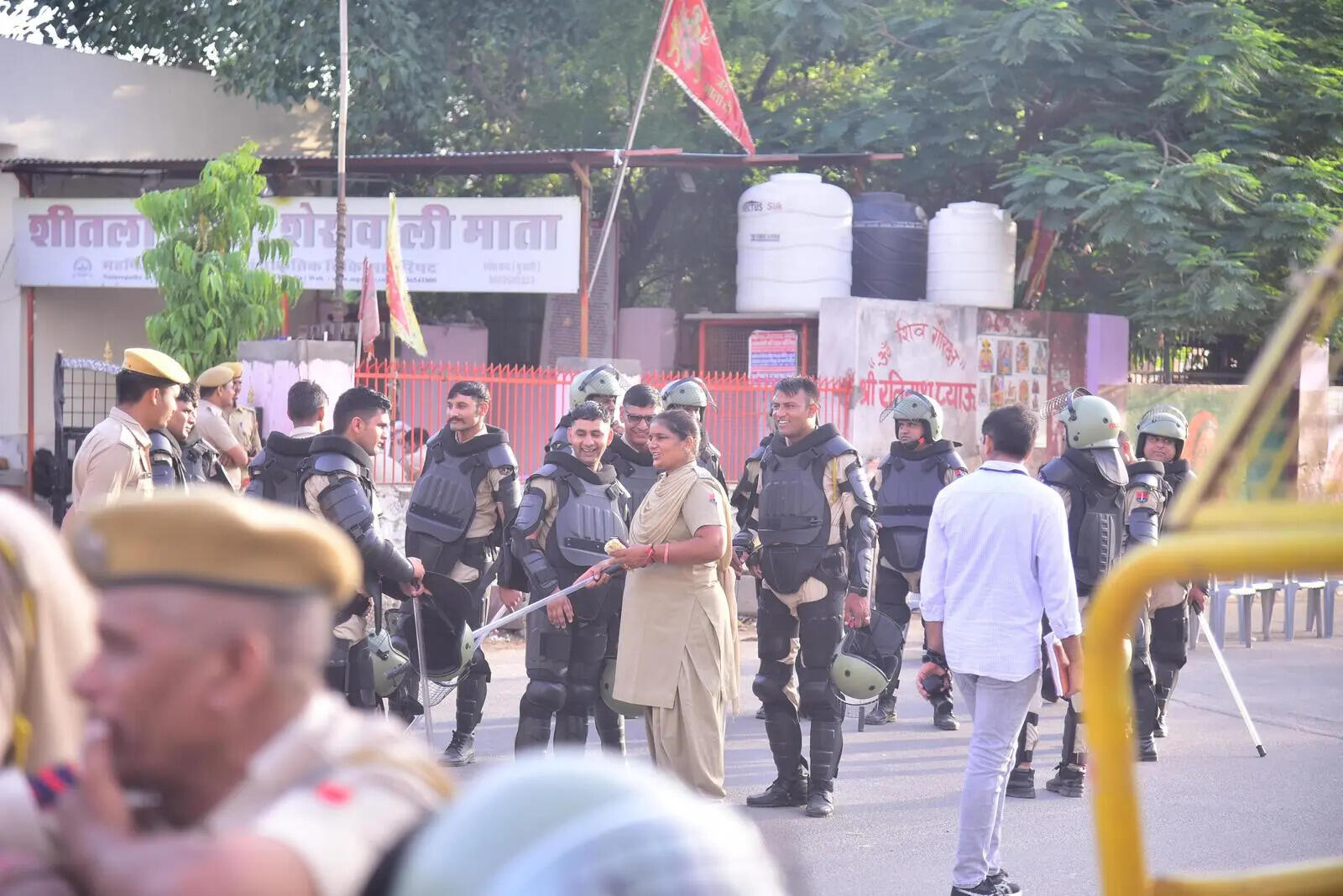 JDA demolishes five religious structures to widen Bharu Marg in Jagatpura (6).jpeg