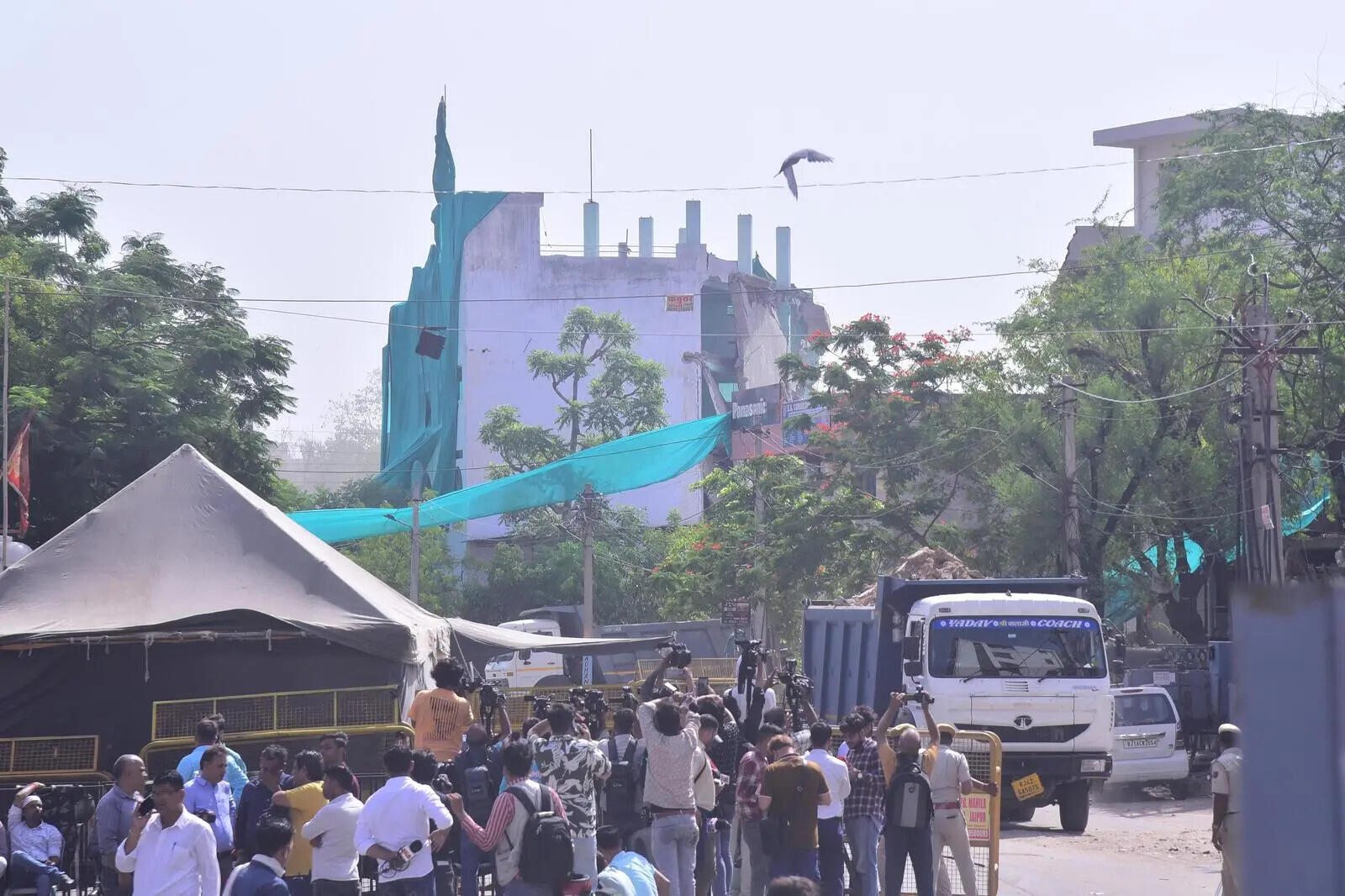 JDA demolishes five religious structures to widen Bharu Marg in Jagatpura (4).jpeg