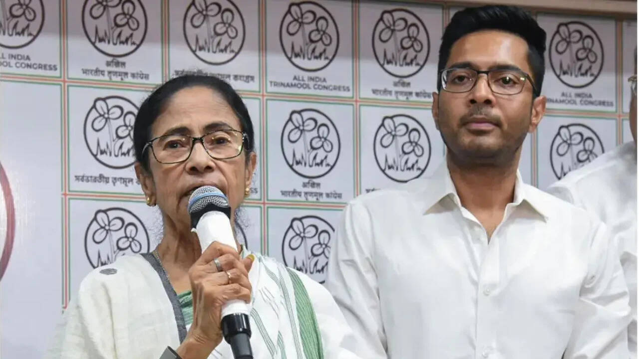 Mamata & Abhishek Banerjee in Delhi, TMC mutiny spreads to P