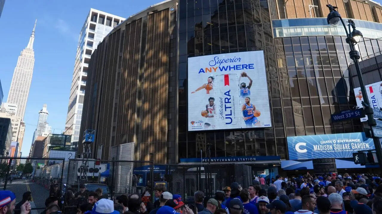 Knicks fans outside MSG