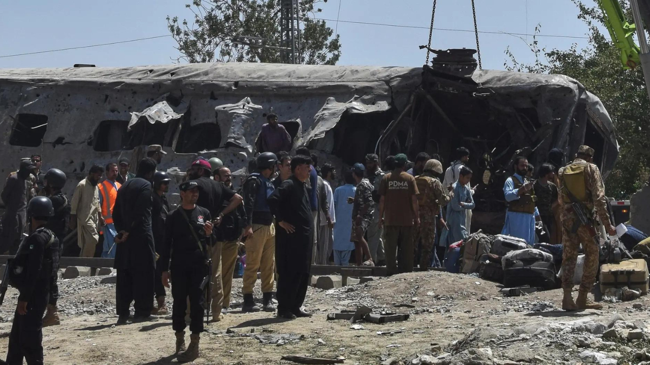 Six security forces killed as terrorists storm post in Pesha