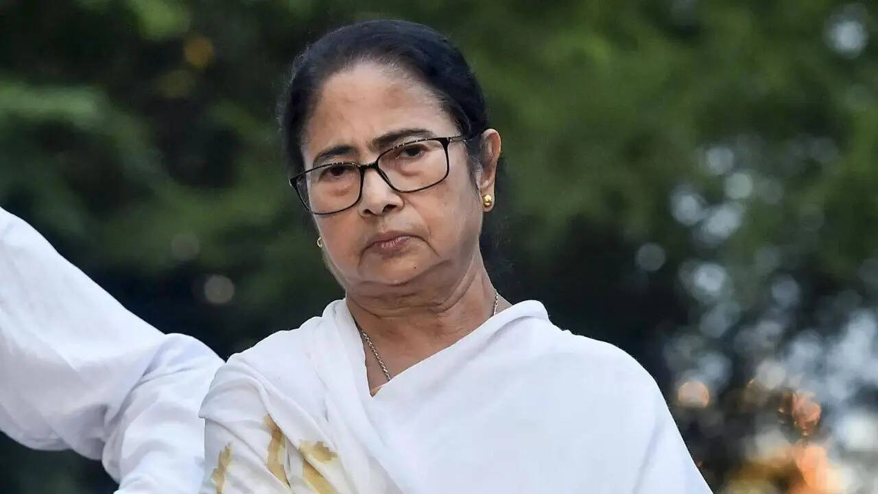 West Bengal: CID reaches Mamata Banerjee's residence in sign