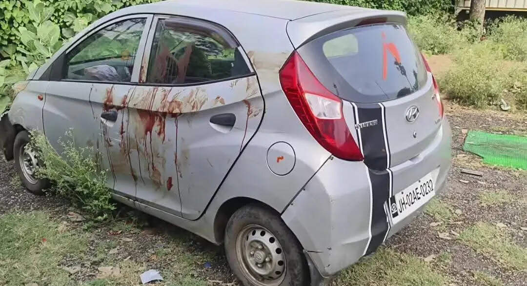 5a08ca2a-9820-4df1-946f-d873058eab17_The_blood_on_the_car.Vishvendu_Jaipuriar.jpg