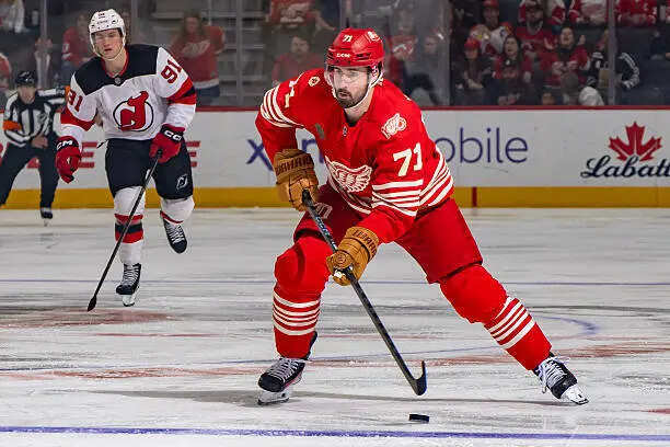 Penguins Surface in Trade Buzz Around Red Wings' $8.7M Forwa