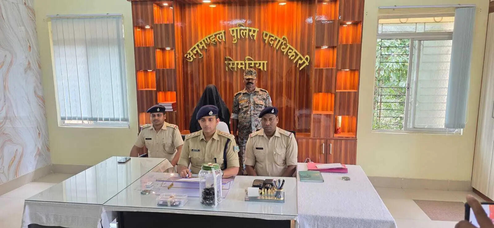 2afd60ad-733c-4b6c-992e-7616c3a4c287_Arrested_smuggler_in_Chatra.Vishvendu_Jaipuriar.jpg