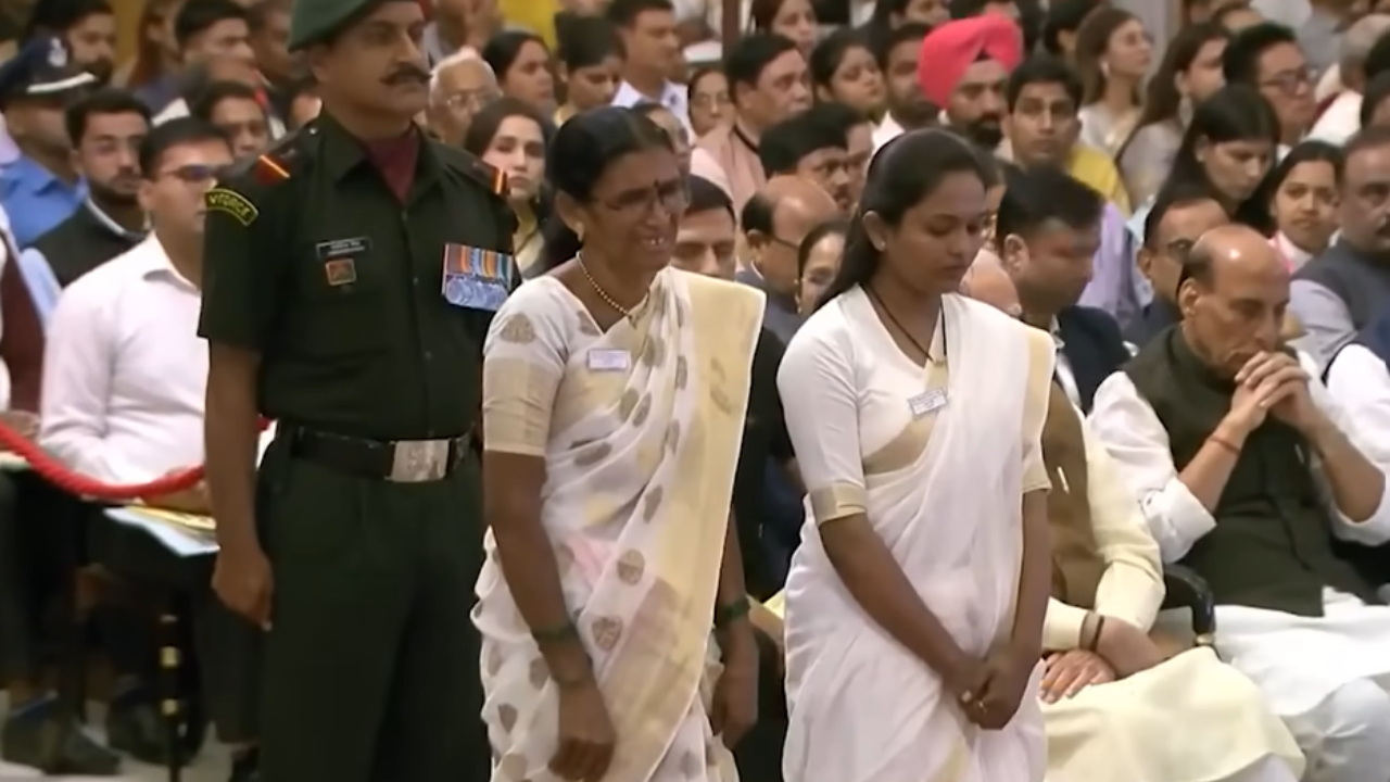 ​Mother of martyr Sepoy Janjal Pravin Prabhakar broke into tears in the ceremony.​
