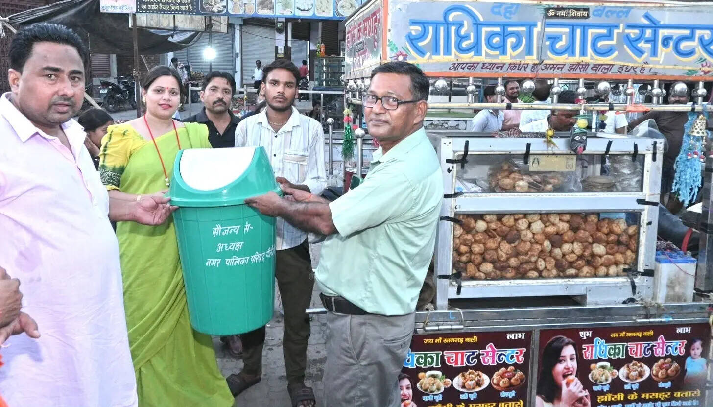 d2a8f4ef-6077-42fb-982a-12d6cf80fa05_A_chat_vendor_receiving_bin.jpg
