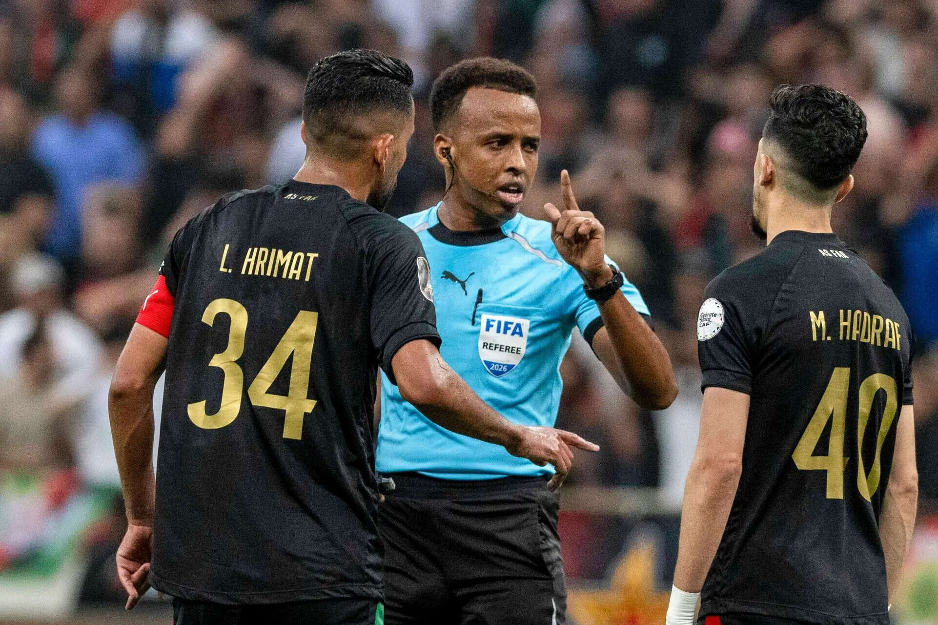 Somalian World Cup referee receives hero's welcome after US entry denial - Watch
