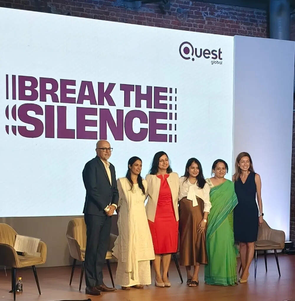 group-picture-at-the-press-conference