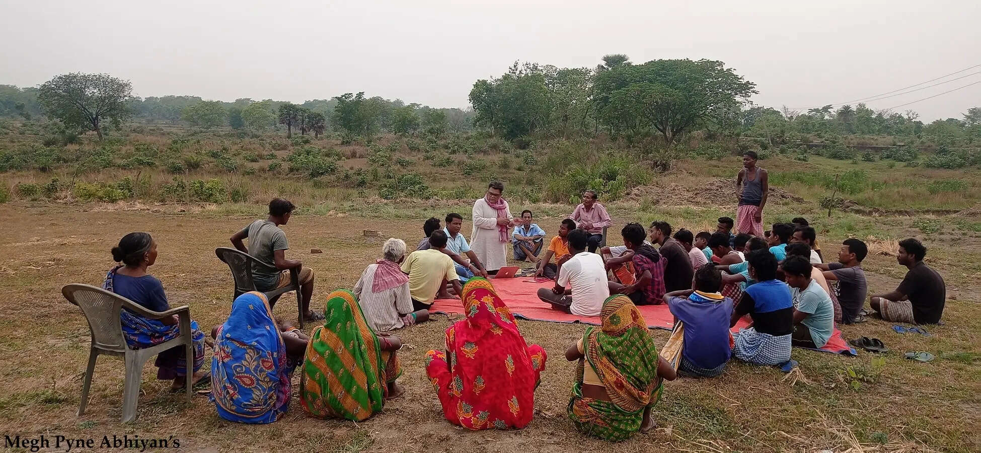 85e93ac9-a17d-4ada-bbd5-b13a8dd6b51c_Discussion_with_the_resident_of_Kalajod_Village_in_Gharbar_Panchayat.jpg