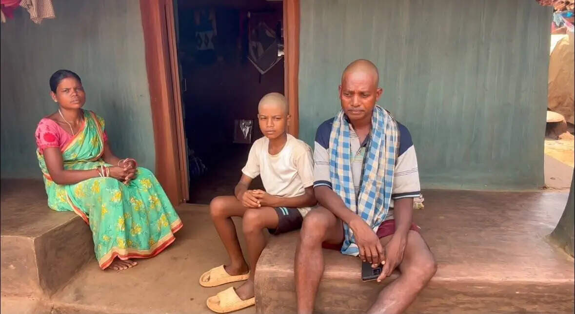 d4be9770-49d1-45a9-af95-17c043575bf2_Kjr_Parents_and_brother_of_dead_girl_due_to_Malaria.jpg