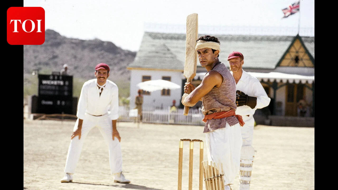 Still-from-the-2001-Indian-sports-musical-film-Lagaan-directed-by-Ashutosh-Gowariker-Starring-Aaimir-Khan-Gracy-Singh-Rachel-Shelley-Paul-Blackthorne-Rajendranath-Zutshi-and-Raghubir-Yadav-Bollywood