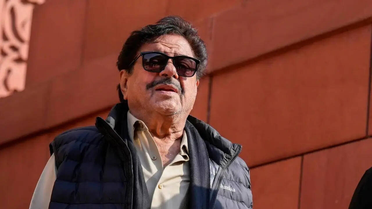 'Will not leave Mamata in difficult time': Shatrughan Sinha rubbishes speculation of quitting TMC