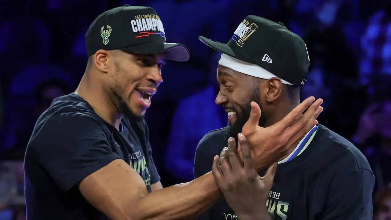 Giannis Antetokounmpo and Bobby Portis