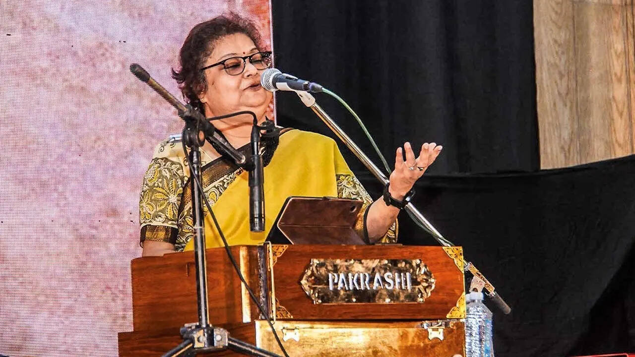 Srabani Sen presented a few songs