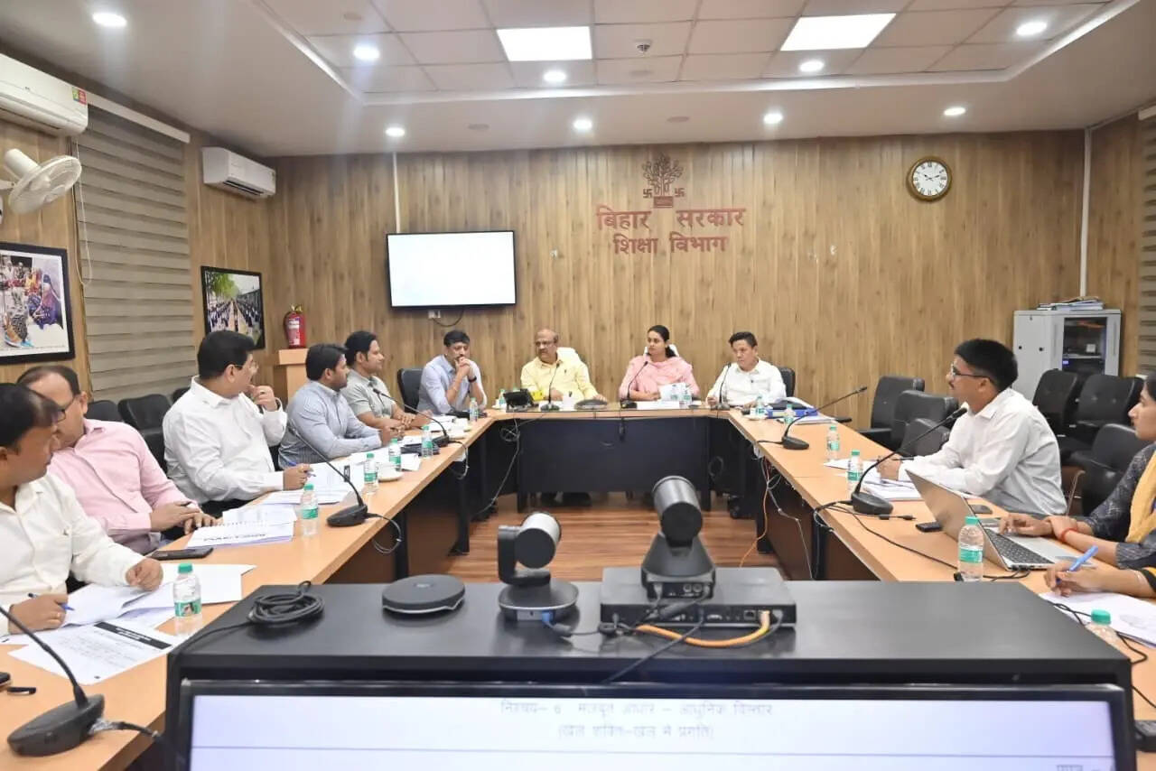 cb541b34-a52f-49f8-9383-e8e99830eff1_Sports_minister_Shreyasi_Singh_and_development_commissioner_Mihir_Kumar_Singh_at_a_meeting_in_Patna_on_Thursday.jpeg