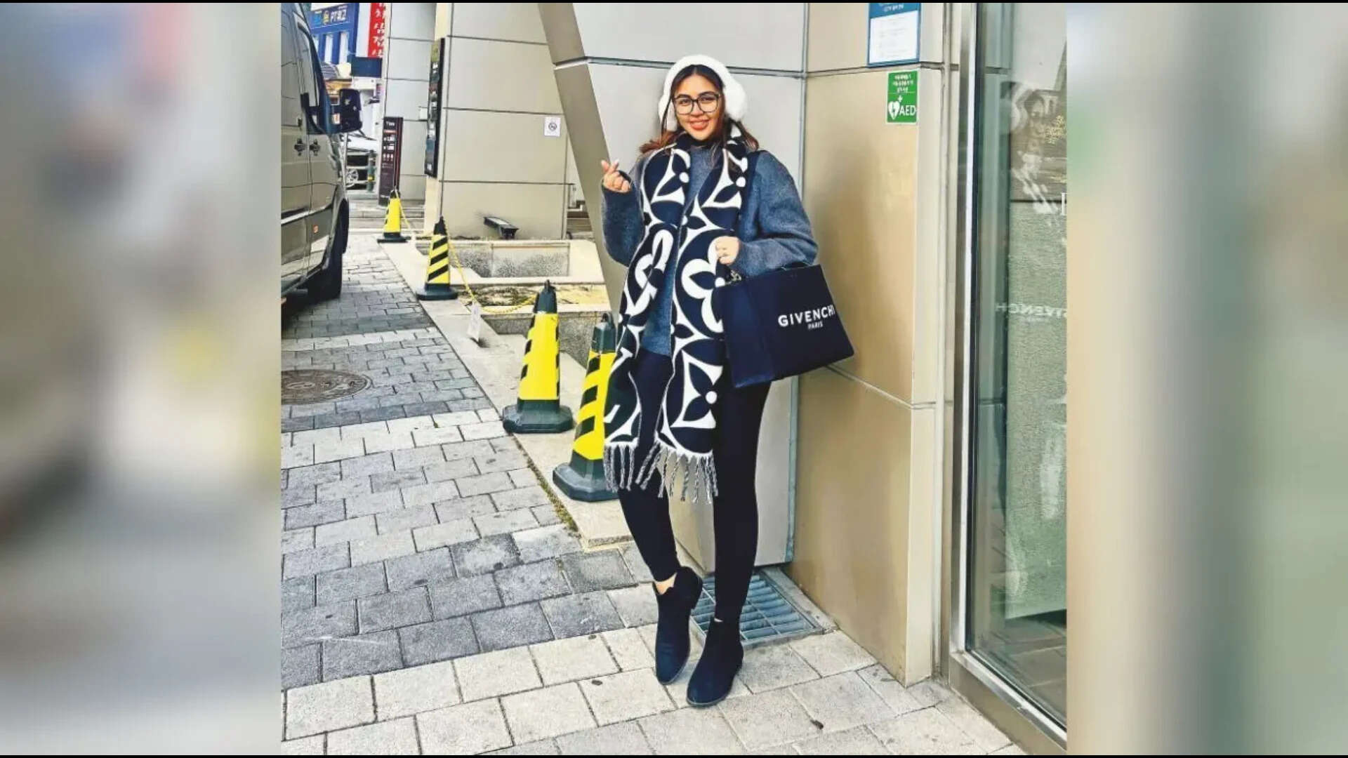 Srishti Singh Bhatia with her Givenchy tote TIMS AAKANKSHA LEAD IMAGES (74)