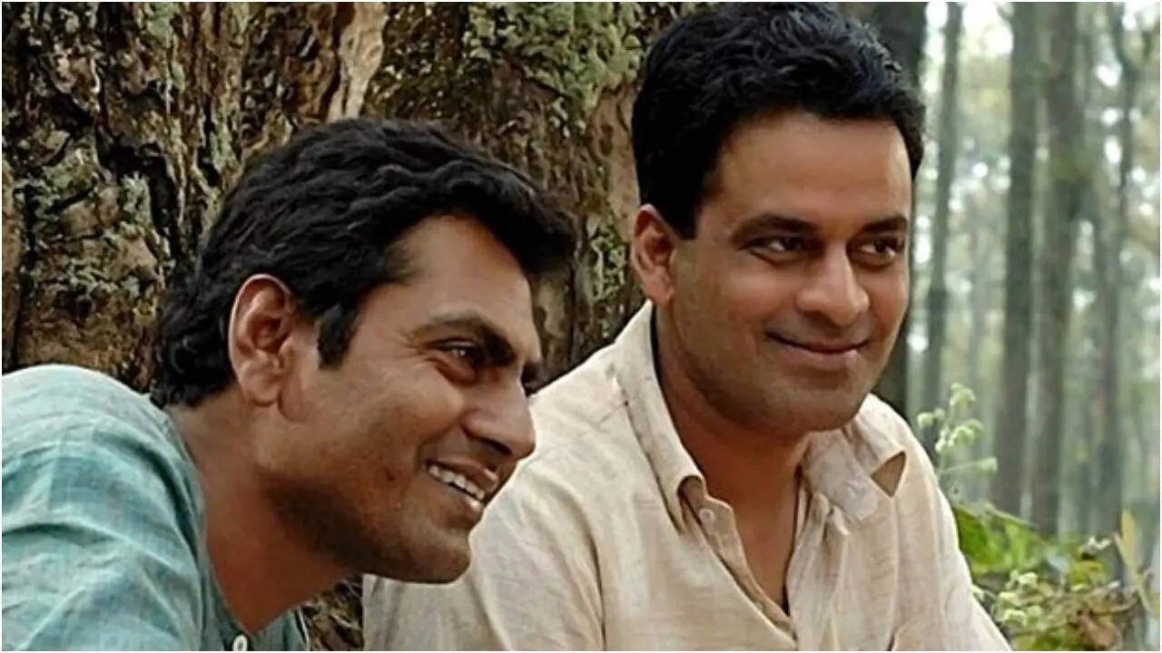 Manoj recalls Nawazuddin and Vijay Raaz playing trees in theatre