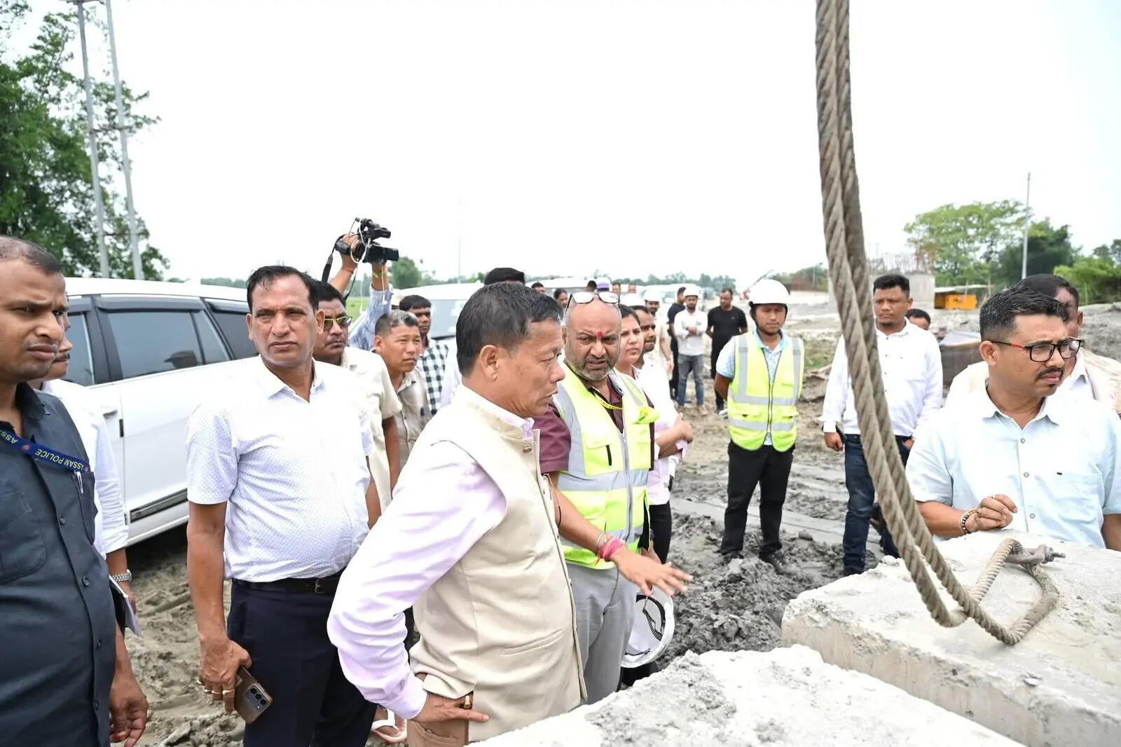 efd7adb8-41d6-48ea-a4c1-0ca46bad7a91_MLA_Majuli_at_bridge_site.jpg