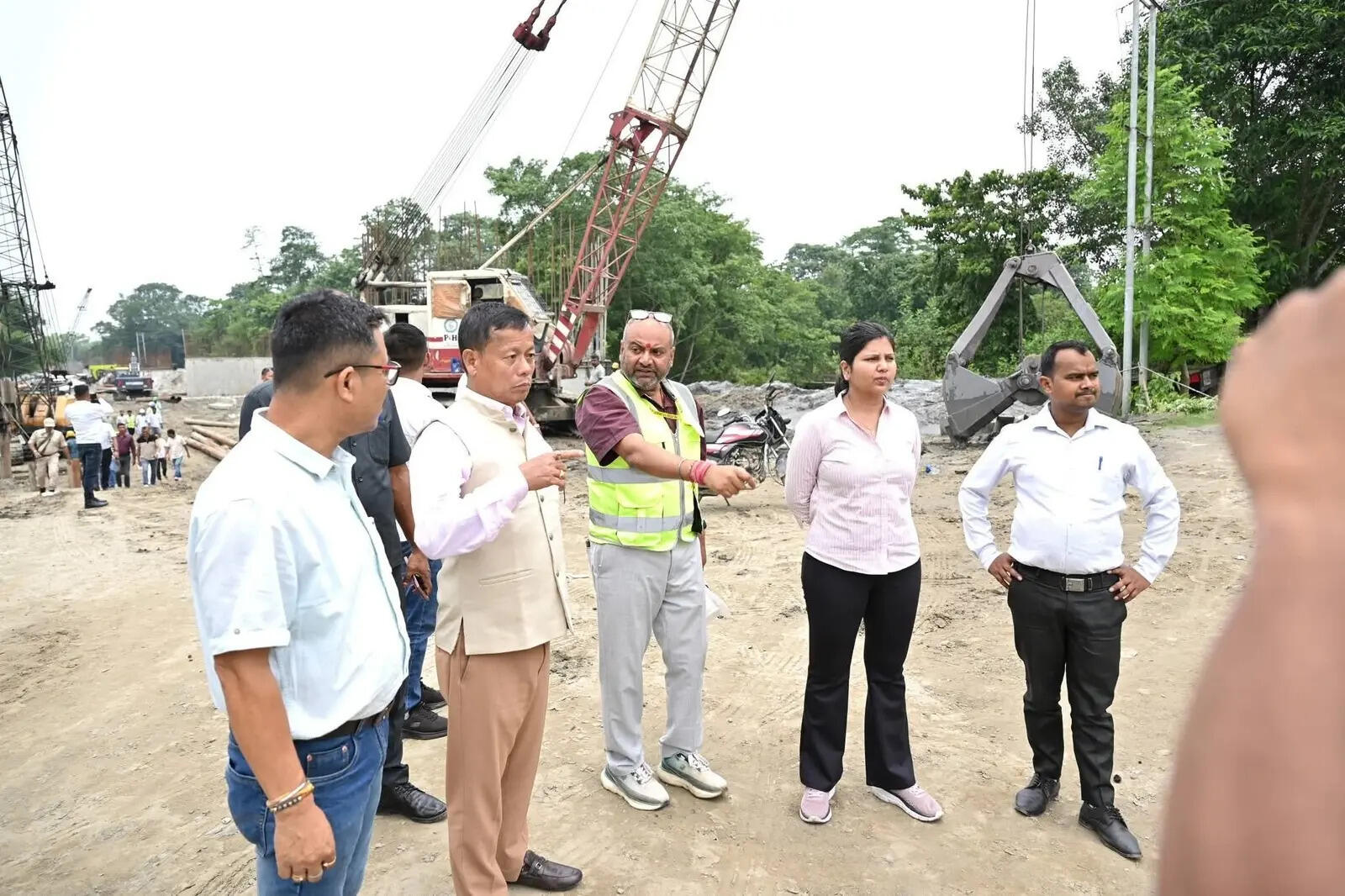 cfca6427-30b6-406f-90fe-a234cdf44693_MLA_at_bridge_site.jpg